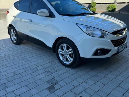 Белый Хендай их35, объемом двигателя 2 л и пробегом 178 тыс. км за 12800 $, фото 1 на Automoto.ua