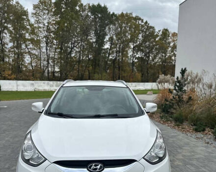 Белый Хендай их35, объемом двигателя 2 л и пробегом 241 тыс. км за 11800 $, фото 1 на Automoto.ua
