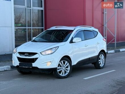 Белый Хендай их35, объемом двигателя 2 л и пробегом 175 тыс. км за 9999 $, фото 1 на Automoto.ua