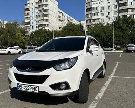 Белый Хендай их35, объемом двигателя 1.99 л и пробегом 85 тыс. км за 15000 $, фото 1 на Automoto.ua