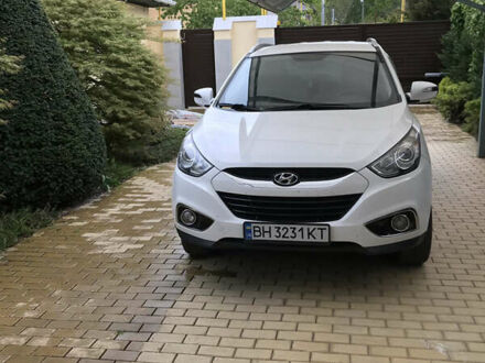 Белый Хендай их35, объемом двигателя 2 л и пробегом 161 тыс. км за 13600 $, фото 1 на Automoto.ua