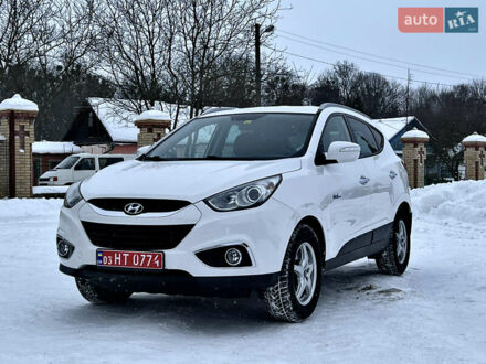 Белый Хендай их35, объемом двигателя 1.7 л и пробегом 190 тыс. км за 12600 $, фото 1 на Automoto.ua