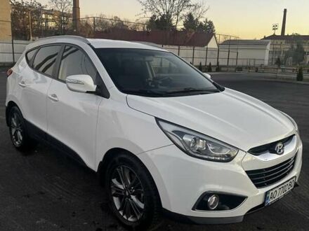 Белый Хендай их35, объемом двигателя 2 л и пробегом 126 тыс. км за 14500 $, фото 1 на Automoto.ua