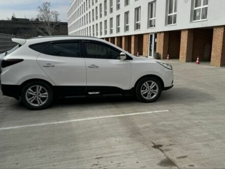 Белый Хендай их35, объемом двигателя 2 л и пробегом 161 тыс. км за 13300 $, фото 1 на Automoto.ua