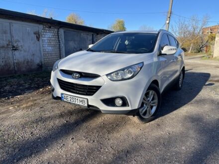 Белый Хендай их35, объемом двигателя 2 л и пробегом 125 тыс. км за 12699 $, фото 1 на Automoto.ua