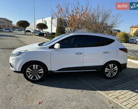 Белый Хендай их35, объемом двигателя 2 л и пробегом 123 тыс. км за 14800 $, фото 1 на Automoto.ua