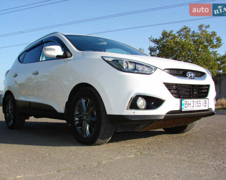 Белый Хендай их35, объемом двигателя 2 л и пробегом 128 тыс. км за 15000 $, фото 1 на Automoto.ua