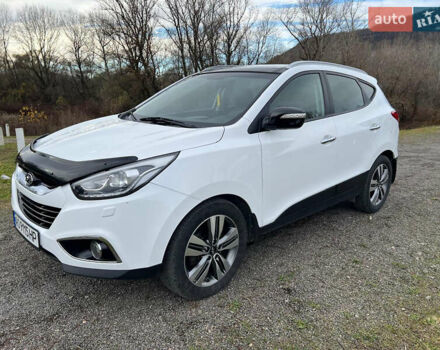 Белый Хендай их35, объемом двигателя 2 л и пробегом 236 тыс. км за 16000 $, фото 1 на Automoto.ua