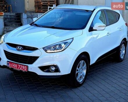 Белый Хендай их35, объемом двигателя 2 л и пробегом 200 тыс. км за 14350 $, фото 1 на Automoto.ua