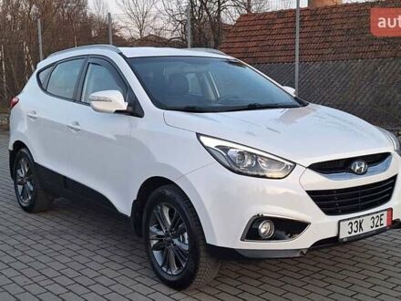 Белый Хендай их35, объемом двигателя 1.7 л и пробегом 188 тыс. км за 14500 $, фото 1 на Automoto.ua