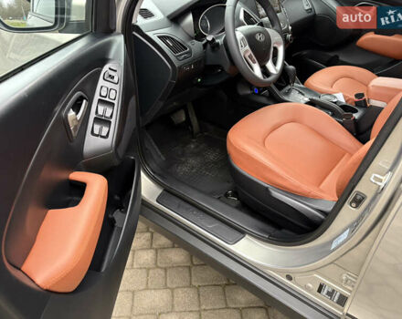 Бежевый Хендай их35, объемом двигателя 2 л и пробегом 220 тыс. км за 11700 $, фото 9 на Automoto.ua