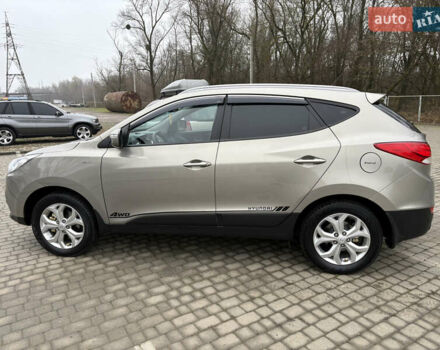 Бежевый Хендай их35, объемом двигателя 2 л и пробегом 220 тыс. км за 11700 $, фото 8 на Automoto.ua