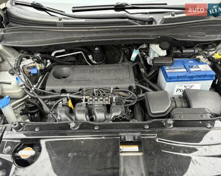 Бежевый Хендай их35, объемом двигателя 2 л и пробегом 220 тыс. км за 11700 $, фото 17 на Automoto.ua