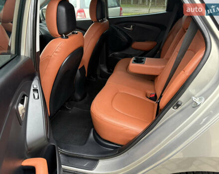 Бежевый Хендай их35, объемом двигателя 2 л и пробегом 220 тыс. км за 11700 $, фото 11 на Automoto.ua