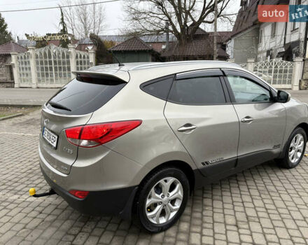 Бежевый Хендай их35, объемом двигателя 2 л и пробегом 220 тыс. км за 11700 $, фото 5 на Automoto.ua