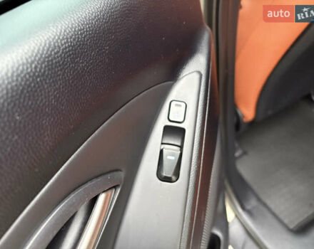 Бежевый Хендай их35, объемом двигателя 2 л и пробегом 220 тыс. км за 11700 $, фото 12 на Automoto.ua