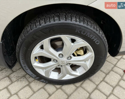 Бежевый Хендай их35, объемом двигателя 2 л и пробегом 220 тыс. км за 11700 $, фото 3 на Automoto.ua