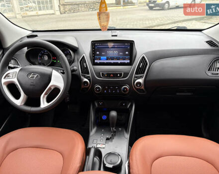 Бежевый Хендай их35, объемом двигателя 2 л и пробегом 220 тыс. км за 11700 $, фото 16 на Automoto.ua