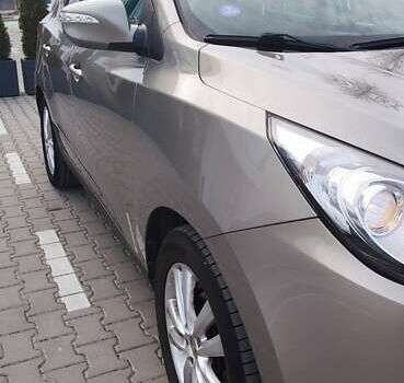 Бежевый Хендай их35, объемом двигателя 2 л и пробегом 200 тыс. км за 10990 $, фото 10 на Automoto.ua