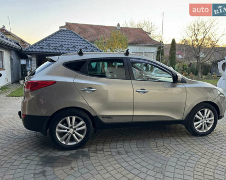 Бежевый Хендай их35, объемом двигателя 2 л и пробегом 147 тыс. км за 11800 $, фото 32 на Automoto.ua