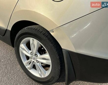 Бежевый Хендай их35, объемом двигателя 2 л и пробегом 205 тыс. км за 12500 $, фото 9 на Automoto.ua