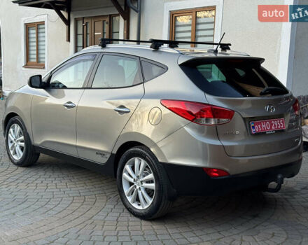 Бежевый Хендай их35, объемом двигателя 2 л и пробегом 147 тыс. км за 11800 $, фото 28 на Automoto.ua