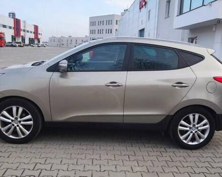 Бежевый Хендай их35, объемом двигателя 2 л и пробегом 200 тыс. км за 10990 $, фото 6 на Automoto.ua