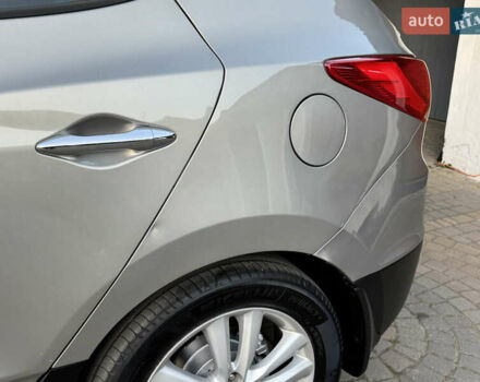 Бежевый Хендай их35, объемом двигателя 2 л и пробегом 147 тыс. км за 11800 $, фото 41 на Automoto.ua