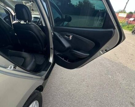 Бежевый Хендай их35, объемом двигателя 2 л и пробегом 205 тыс. км за 12500 $, фото 18 на Automoto.ua