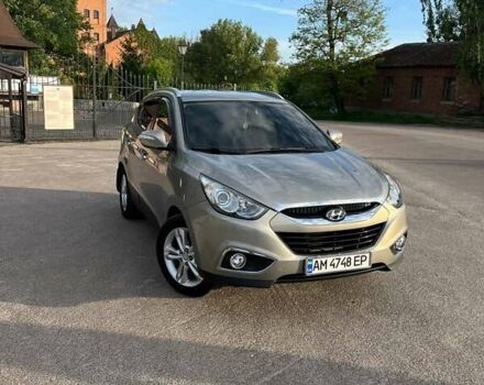 Бежевый Хендай их35, объемом двигателя 2 л и пробегом 205 тыс. км за 12500 $, фото 5 на Automoto.ua