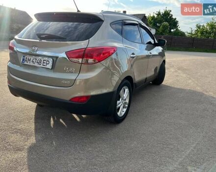 Бежевый Хендай их35, объемом двигателя 2 л и пробегом 205 тыс. км за 12500 $, фото 8 на Automoto.ua