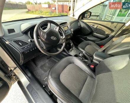 Бежевый Хендай их35, объемом двигателя 2 л и пробегом 205 тыс. км за 12500 $, фото 10 на Automoto.ua