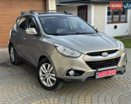 Бежевый Хендай их35, объемом двигателя 2 л и пробегом 147 тыс. км за 11800 $, фото 3 на Automoto.ua