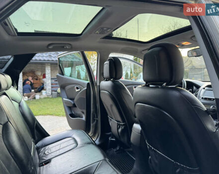 Бежевый Хендай их35, объемом двигателя 2 л и пробегом 147 тыс. км за 11800 $, фото 19 на Automoto.ua