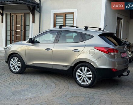 Бежевый Хендай их35, объемом двигателя 2 л и пробегом 147 тыс. км за 11800 $, фото 27 на Automoto.ua