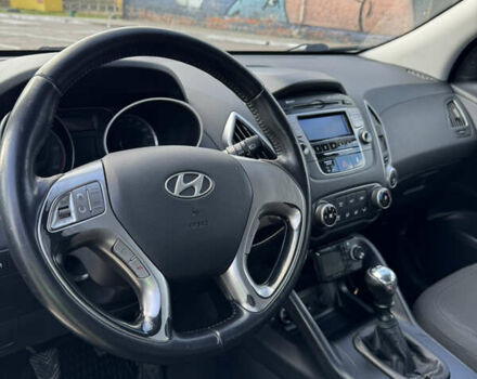Бежевый Хендай их35, объемом двигателя 1.7 л и пробегом 220 тыс. км за 9900 $, фото 10 на Automoto.ua