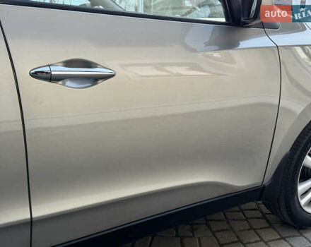 Бежевый Хендай их35, объемом двигателя 2 л и пробегом 147 тыс. км за 11800 $, фото 35 на Automoto.ua