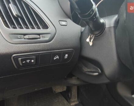 Бежевый Хендай их35, объемом двигателя 2 л и пробегом 200 тыс. км за 10990 $, фото 20 на Automoto.ua