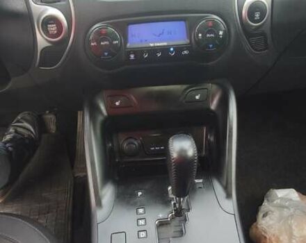 Бежевый Хендай их35, объемом двигателя 2 л и пробегом 200 тыс. км за 10990 $, фото 24 на Automoto.ua