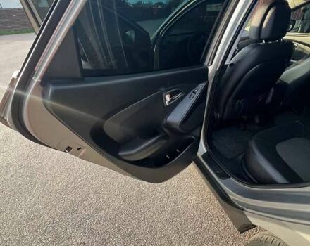 Бежевый Хендай их35, объемом двигателя 2 л и пробегом 205 тыс. км за 12500 $, фото 12 на Automoto.ua