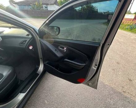 Бежевый Хендай их35, объемом двигателя 2 л и пробегом 205 тыс. км за 12500 $, фото 17 на Automoto.ua