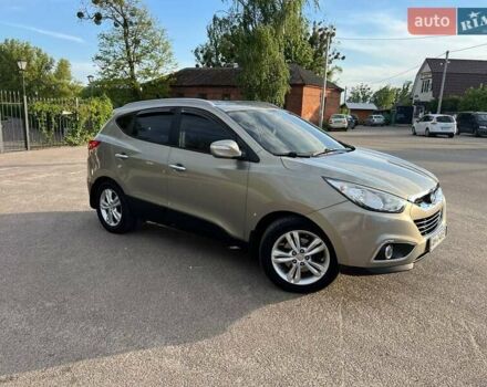 Бежевый Хендай их35, объемом двигателя 2 л и пробегом 205 тыс. км за 12500 $, фото 6 на Automoto.ua