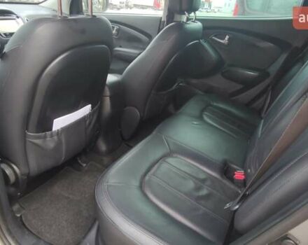 Бежевый Хендай их35, объемом двигателя 2 л и пробегом 200 тыс. км за 10990 $, фото 17 на Automoto.ua