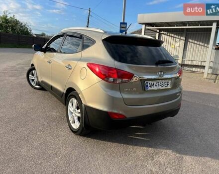Бежевый Хендай их35, объемом двигателя 2 л и пробегом 205 тыс. км за 12500 $, фото 3 на Automoto.ua