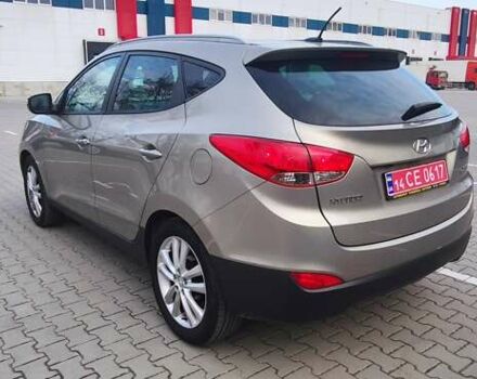 Бежевый Хендай их35, объемом двигателя 2 л и пробегом 200 тыс. км за 10990 $, фото 12 на Automoto.ua