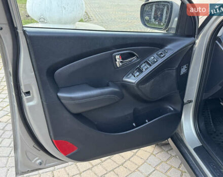 Бежевый Хендай их35, объемом двигателя 2 л и пробегом 147 тыс. км за 11800 $, фото 10 на Automoto.ua