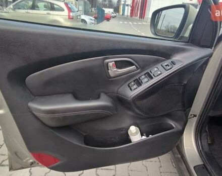 Бежевый Хендай их35, объемом двигателя 2 л и пробегом 200 тыс. км за 10990 $, фото 13 на Automoto.ua