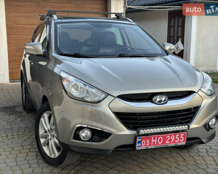 Бежевый Хендай их35, объемом двигателя 2 л и пробегом 147 тыс. км за 11800 $, фото 2 на Automoto.ua