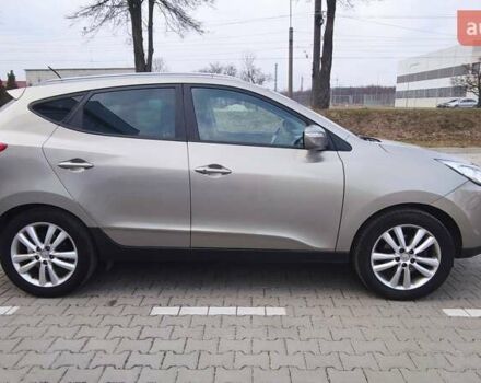 Бежевый Хендай их35, объемом двигателя 2 л и пробегом 200 тыс. км за 10990 $, фото 7 на Automoto.ua