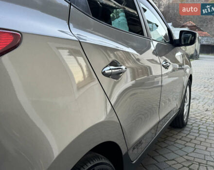 Бежевый Хендай их35, объемом двигателя 2 л и пробегом 147 тыс. км за 11800 $, фото 51 на Automoto.ua